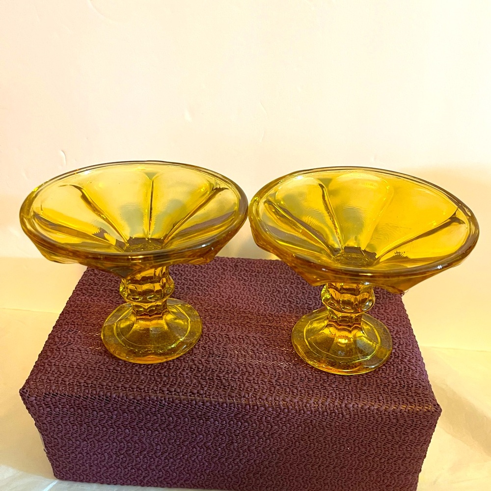 VINTAGE ANCHOR HOCKING FAIRFIELD AMBER GOLD GLASS PEDESTAL SET OF 2 BOWLS‎